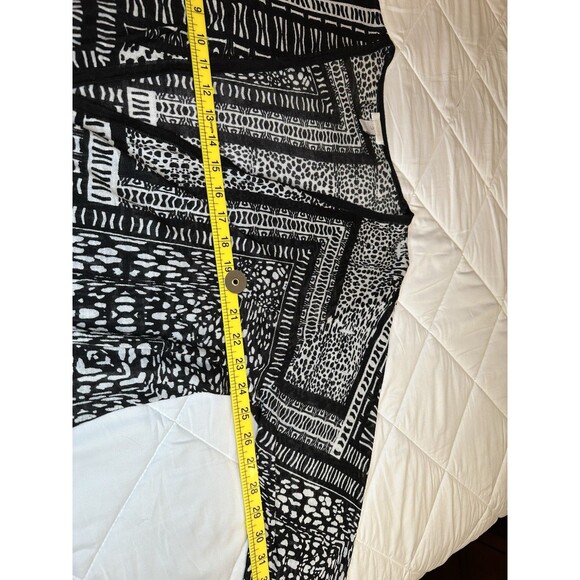 Chicos Lightweight Sweater Cardigan Sz 3 Black And White Animal Print - Picture 5 of 8